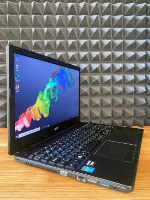 Ноутбук Acer Aspire V5-561G / 15.6" (1366x768) TN / Intel Core i5-4200M (2 (4) ядра по 2.5 - 3.1 GHz) / 8 GB DDR3 / 128 GB SSD / AMD Radeon R7 M265, 2 GB GDDR3, 128-bit / WebCam / DVD-ROM