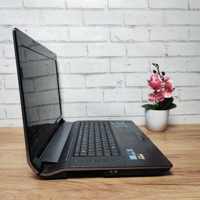 Ноутбук Asus N73S / 17.3" (1920x1080) TN / Intel Core i7-2630QM (4 (8) ядра по 2.0 - 2.9 GHz) / 8 GB DDR3 / 256 GB SSD + 320 GB HDD / nVidia GeForce GT 630M, 2 GB GDDR3, 128-bit / WebCam