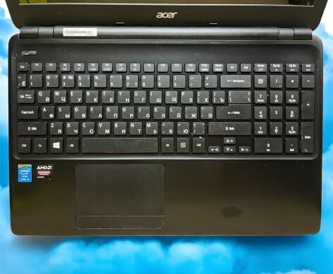 Ноутбук Б-клас Acer Aspire E1-572G / 15.6" (1366x768) TN / Intel Core i3-4010U (2 (4) ядра по 1.7 GHz) / 8 GB DDR3 / 120 GB SSD / AMD Radeon HD 8670M, 1 GB DDR3, 64-bit / WebCam Ноутбук Б-клас Acer Aspire E1-572G / 15.6" (1366x768) TN / Intel Core i3-4010U (2 (4) ядра по 1.7 GHz) / 8 GB DDR3 / 120 GB SSD / AMD Radeon HD 8670M, 1 GB DDR3, 64-bit / WebCam