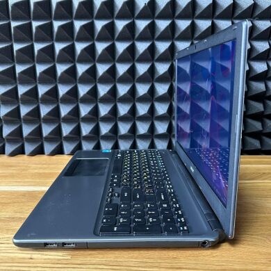 Ноутбук Б-клас Acer Aspire E1 V5WE2 / 15.6" (1366x768) TN / Intel Core i7-4500U (2 (4) ядра по 1.8 - 3.0 GHz) / 8 GB DDR3 / 128 GB SSD / Intel HD Graphics 4400 / WebCam