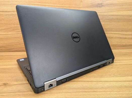 Ноутбук Dell Latitude E5570 / 15.6" (1366x768) TN / Intel Core i5-6300U (2 (4) ядра по 2.4 - 3.0 GHz) / 8 GB DDR4 / 256 GB SSD / AMD Radeon R7 M360, 2 GB DDR3, 64-bit / VGA / WebCam / Windows 10