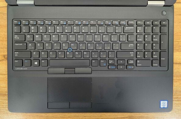 Ноутбук Dell Latitude E5570 / 15.6" (1366x768) TN / Intel Core i5-6300U (2 (4) ядра по 2.4 - 3.0 GHz) / 8 GB DDR4 / 256 GB SSD / AMD Radeon R7 M360, 2 GB DDR3, 64-bit / VGA / WebCam / Windows 10