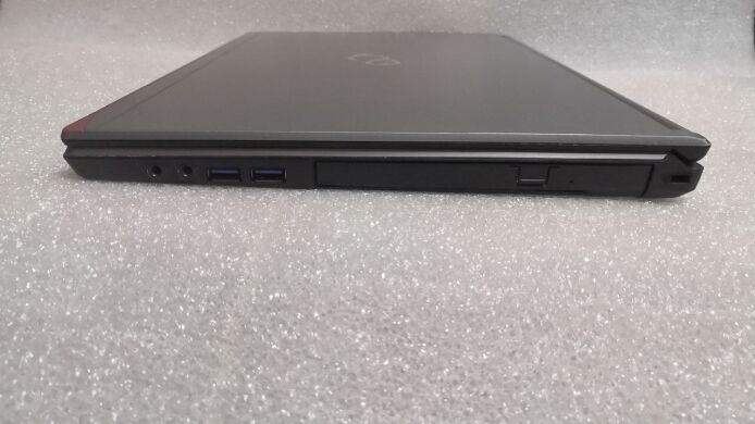 Ноутбук Fujitsu Lifebook E756 / 15.6" (1920x1080) IPS / Intel Core i5-6300U (2 (4) ядра по 2.4 - 3.0 GHz) / 8 GB DDR3 / 256 GB SSD / Intel HD Graphics 520 / DVD-ROM / DisplayPort