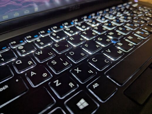 Ультрабук Dell Latitude 7480 / 14" (1366x768) TN / Intel Core i5-7300U (2 (4) ядра по 2.6 - 3.5 GHz) / 8 GB DDR4 / 256 GB SSD / Intel HD Graphics 620 / WebCam / HDMI / Windows 10