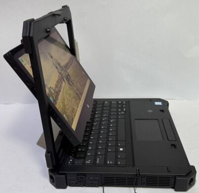 Защищенный планшет Dell Latitude 12 Rugged Extreme 7214 / 11.6" (1366x768) TN / Intel Core i5-6300U (2 (4) ядра по 2.4 - 3.0 GHz) / 16 GB DDR4 / 256 GB SSD / Intel HD Graphics 520 / WebCam
