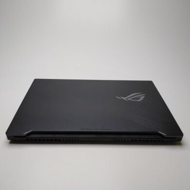 Ігровий ноутбук Asus ROG Strix Scar II GL704GW / 17.3&rdquo; (1920x1080) IPS / Intel Core i7-8750H (6 (12) ядер по 2.2 - 4.1 GHz) / 16 GB DDR4 / 1000 GB SSD / nVidia GeForce RTX 2070, 8 GB GDDR6, 256-bit / WebCam / Win 10 Home