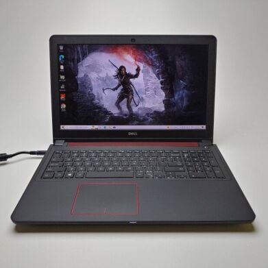 Ігровий ноутбук Dell Inspiron 15-7559 / 15.6" (1920x1080) IPS / Intel Core i7-6700HQ (4 (8) ядра по 2.6 - 3.5 GHz) / 16 GB DDR3 / 128 GB SSD + 1000 GB HDD / nVidia GeForce GTX 960M, 4 GB GDDR5, 128-bit / WebCam / Win 10 Home