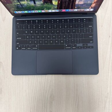 Ультрабук Apple MacBook Air 13 M3 A3113 (2024) / 13.3" (2560x1664) IPS / Apple M3 (8 ядер по 2.7 - 4.1 GHz) / 16 GB DDR5 / 250 GB SSD / Apple M3 Graphics / WebCam / MacOS