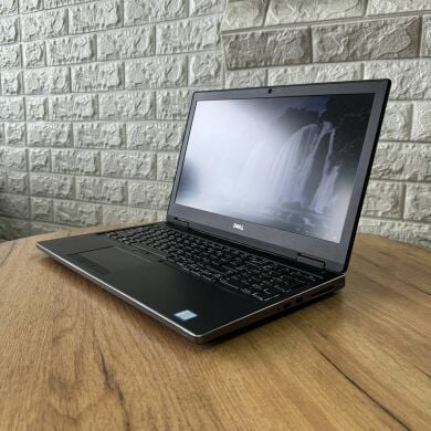 Мобільна робоча станція Dell Precision 7530 / 15.6" (1920x1080) IPS / Intel Core i5-8400H (4 (8) ядер по 2.5 - 4.2 GHz) / 32 GB DDR4 / 256 GB SSD / nVidia Quadro P1000, 4 GB GDDR5, 128-bit / WebCam
