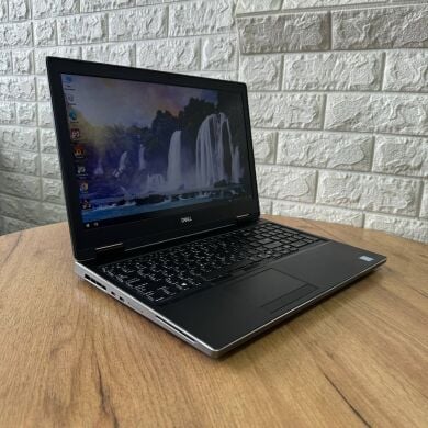 Мобільна робоча станція Dell Precision 7530 / 15.6" (1920x1080) IPS / Intel Core i5-8400H (4 (8) ядер по 2.5 - 4.2 GHz) / 32 GB DDR4 / 256 GB SSD / nVidia Quadro P1000, 4 GB GDDR5, 128-bit / WebCam