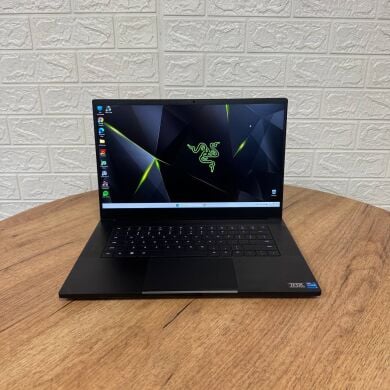 Ігровий ноутбук Б-клас Razer Blade 15 RZ09-0421 / 15.6" (2560x1440) IPS / Intel Core i7-12800H (14 (20) ядер по 2.4 - 4.8 GHz) / 16 GB DDR5 / 1000 GB SSD / nVidia GeForce RTX 3060, 6 GB GDDR6, 192-bit / WebCam
