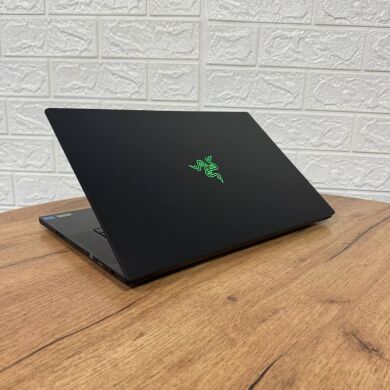 Ігровий ноутбук Б-клас Razer Blade 15 RZ09-0421 / 15.6" (2560x1440) IPS / Intel Core i7-12800H (14 (20) ядер по 2.4 - 4.8 GHz) / 16 GB DDR5 / 1000 GB SSD / nVidia GeForce RTX 3060, 6 GB GDDR6, 192-bit / WebCam