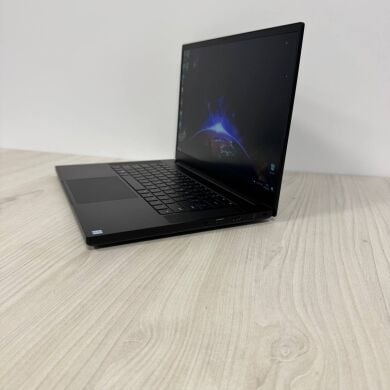 Ігровий ноутбук Razer Blade 15 RZ09-02705 / 15.6" (1920x1080) IPS / Intel Core i7-8750H (6 (12) ядер по 2.2 - 4.1 GHz) / 16 GB DDR4 / 512 GB SSD / nVidia GeForce GTX 1060 Max-Q, 6 GB GDDR5, 192-bit / WebCam