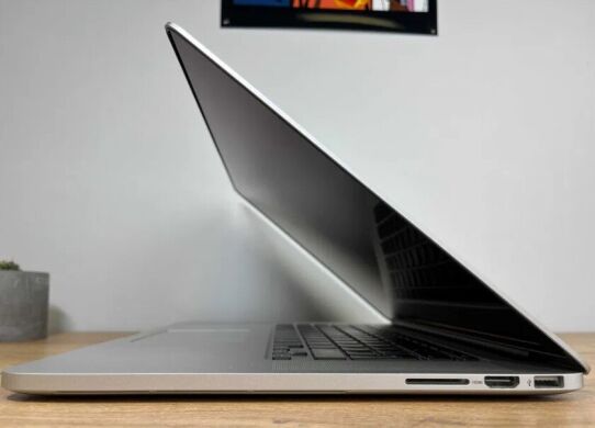 Ноутбук Apple A1398 MacBook Pro Retina 15 / 15.4" (2880x1800) IPS / Intel Core i7-4850HQ (4 (8) ядра по 2.3 - 3.5 GHz) / 16 GB DDR3 / 250 GB SSD / nVidia GeForce GT 750M, 2 GB GDDR5, 128-bit / WebCam / macOS