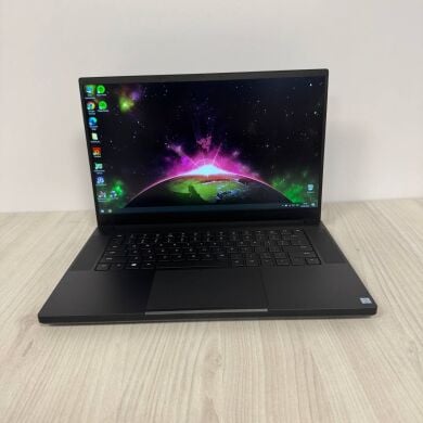 Ігровий ноутбук Razer Blade 15 RZ09-02705 / 15.6" (1920x1080) IPS / Intel Core i7-8750H (6 (12) ядер по 2.2 - 4.1 GHz) / 16 GB DDR4 / 512 GB SSD / nVidia GeForce GTX 1060 Max-Q, 6 GB GDDR5, 192-bit / WebCam