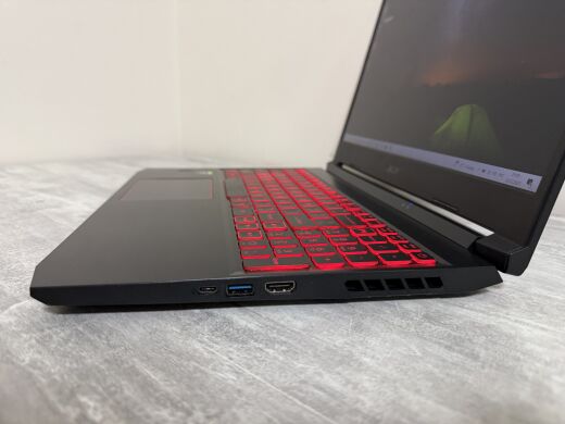 Ігровий ноутбук Б-клас Acer Nitro 5 AN515-55-53E5 / 15.6" (1920x1080) IPS / Intel Core i5-10300H (4 (8) ядра по 2.5 - 4.5 GHz) / 16 GB DDR4 / 512 GB SSD / nVidia GeForce RTX 3050, 4 GB GDDR6, 128-bit / WebCam / Win 10 Home