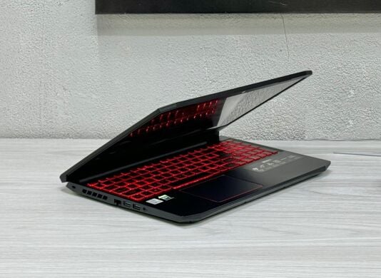 Ігровий ноутбук Acer Nitro 5 AN515-55 / 15.6" (1920x1080) IPS / Intel Core i7-10750H (6 (12) ядер по 2.6 - 5.0 GHz) / 16 GB DDR4 / 512 GB SSD M.2 / nVidia GeForce GTX 1650 Ti, 4 GB GDDR6, 128-bit / WebCam / Win 11 Home