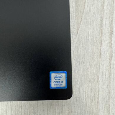 Ігровий ноутбук Razer Blade 15 RZ09-02705 / 15.6" (1920x1080) IPS / Intel Core i7-8750H (6 (12) ядер по 2.2 - 4.1 GHz) / 16 GB DDR4 / 512 GB SSD / nVidia GeForce GTX 1060 Max-Q, 6 GB GDDR5, 192-bit / WebCam