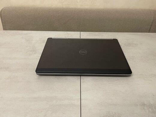 Мобільна робоча станція Dell Precision 7710 / 17.3" (3840x2160) IPS / Intel Core i7-6920HQ (4 (8) ядра по 2.9 - 3.8 GHz) / 16 GB DDR4 / 256 GB SSD + 500 GB HDD / nVidia Quadro M5000M, 8 GB GDDR5, 256-bit / WebCam Мобільна робоча станція Dell Precision 7710 / 17.3" (3840x2160) IPS / Intel Core i7-6920HQ (4 (8) ядра по 2.9 - 3.8 GHz) / 16 GB DDR4 / 256 GB SSD + 500 GB HDD / nVidia Quadro M5000M, 8 GB GDDR5, 256-bit / WebCam