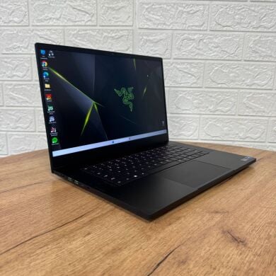 Ігровий ноутбук Б-клас Razer Blade 15 RZ09-0421 / 15.6" (2560x1440) IPS / Intel Core i7-12800H (14 (20) ядер по 2.4 - 4.8 GHz) / 16 GB DDR5 / 1000 GB SSD / nVidia GeForce RTX 3060, 6 GB GDDR6, 192-bit / WebCam
