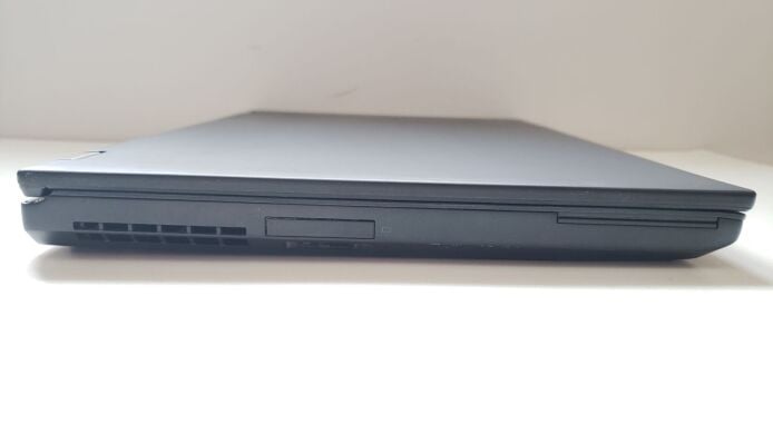 Мобільна робоча станція Lenovo Thinkpad P51 / 15.6" (3840x2160) IPS / Intel Core i7-7820HQ (4 (8) ядра по 2.9 - 3.9 GHz) / 32 GB DDR4 / 256 GB SSD + 500 GB HDD / nVidia Quadro M2200, 4 GB GDDR5, 128-bit / WebCam