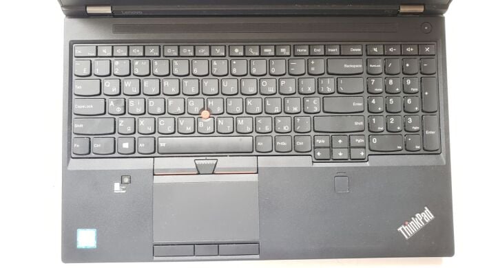 Мобільна робоча станція Lenovo Thinkpad P51 / 15.6" (3840x2160) IPS / Intel Core i7-7820HQ (4 (8) ядра по 2.9 - 3.9 GHz) / 32 GB DDR4 / 256 GB SSD + 500 GB HDD / nVidia Quadro M2200, 4 GB GDDR5, 128-bit / WebCam