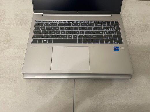 Мобільна робоча станція HP ZBook Firefly 16 G10 / 16" (1920x1200) IPS / Intel Core i7-1360P (12 (16) ядер по 2.2 - 5.0 GHz) / 32 GB DDR5 / 512 GB SSD M.2 / Intel Iris Xe Graphics / WebCam / Fingerprint