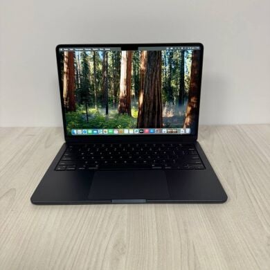 Ультрабук Apple MacBook Air 13 M3 A3113 (2024) / 13.3" (2560x1664) IPS / Apple M3 (8 ядер по 2.7 - 4.1 GHz) / 16 GB DDR5 / 250 GB SSD / Apple M3 Graphics / WebCam / MacOS