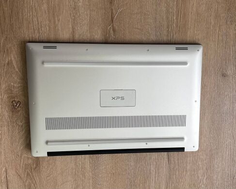 Игровой ноутбук Б-класс Dell Xps 15 7590 / 15.6" (3840х2160) IPS / Intel Core i7-9750H (6 (12) ядер по 2.6 - 4.5 GHz) / 16 GB DDR4 / 512 GB SSD M.2 / nVidia GeForce GTX 1650, 4 GB GDDR5, 128-bit / WebCam 