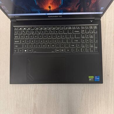 Ігровий ноутбук Б-клас Gigabyte G6 KF / 16" (1920x1200) IPS / Intel Core i7-13620H (10 (16) ядер по 3.6 - 4.9 GHz) / 16 GB DDR4 / 1000 GB SSD / nVidia GeForce RTX 4060, 8 GB GDDR6, 128-bit / WebCam