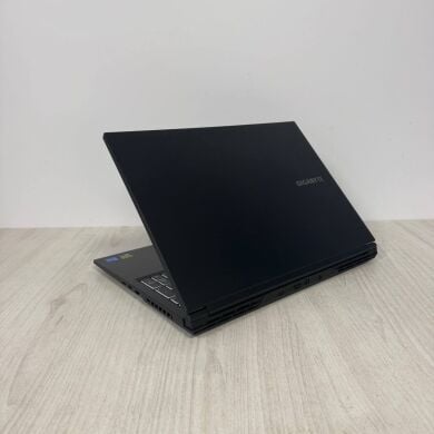 Ігровий ноутбук Б-клас Gigabyte G6 KF / 16" (1920x1200) IPS / Intel Core i7-13620H (10 (16) ядер по 3.6 - 4.9 GHz) / 16 GB DDR4 / 1000 GB SSD / nVidia GeForce RTX 4060, 8 GB GDDR6, 128-bit / WebCam