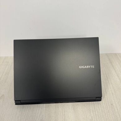 Ігровий ноутбук Б-клас Gigabyte G6 KF / 16" (1920x1200) IPS / Intel Core i7-13620H (10 (16) ядер по 3.6 - 4.9 GHz) / 16 GB DDR4 / 1000 GB SSD / nVidia GeForce RTX 4060, 8 GB GDDR6, 128-bit / WebCam
