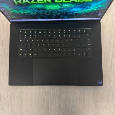 Ігровий ноутбук Б-клас Razer Blade 16 RZ09-0483 / 16" (2560x1600) MiniLED / Intel Core i9-13950HX (24 (32) ядра по 2.2 - 5.5 GHz) / 16 GB DDR5 / 1000 GB SSD NVMe / nVidia GeForce RTX 4090, 16 GB GDDR6, 256-bit / WebCam