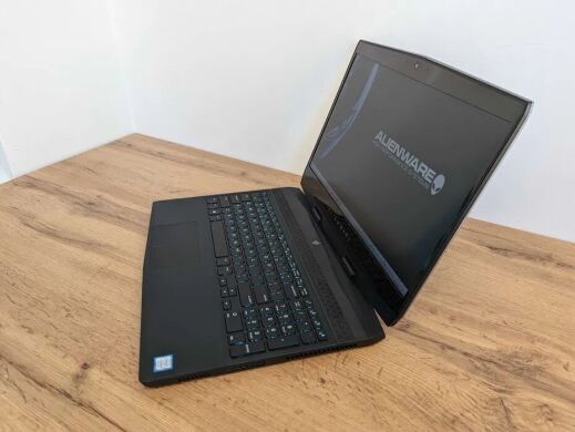 Игровой ноутбук Dell Alienware M15 / 15.6" (3840x2160) IPS / Intel Core i7-8750H (6 (12) ядер по 2.2 - 4.1 GHz) / 32 GB DDR4 / 512 GB SSD / nVidia GeForce RTX 2070 Max-Q, 8 GB GDDR6, 256-bit / WebCam
