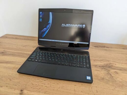 Игровой ноутбук Dell Alienware M15 / 15.6" (3840x2160) IPS / Intel Core i7-8750H (6 (12) ядер по 2.2 - 4.1 GHz) / 32 GB DDR4 / 512 GB SSD / nVidia GeForce RTX 2070 Max-Q, 8 GB GDDR6, 256-bit / WebCam