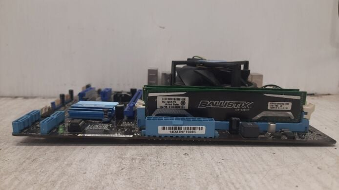 Комплект: материнская плата Gigabyte GA-H81M-DS2 / Intel Core i5-4590 (4 ядра по 3.0 - 3.7 GHz) / 16 GB DDR3 / Intel HD Graphics 4600 / Socket LGA1150 / Кулер