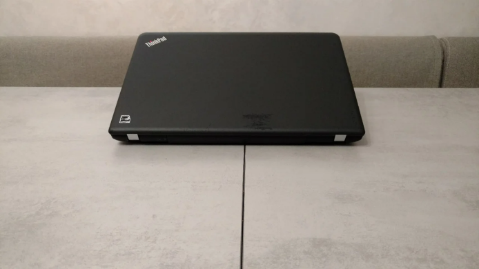 Ноутбук Lenovo Thinkpad E550 / 15,6" (1366x768) / Intel Core i5-5200U (2(4) ядра по 2.2 - 2.7 GHz) / 8 GB DDR3 / 240 GB SSD / web-cam