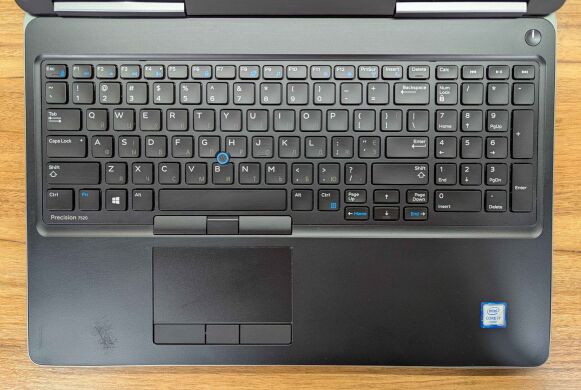 Мобильная рабочая станция Б-класс Dell Precision 7510 / 15.6" (1920x1080) IPS / Intel Core i7-6820HQ (4 (8) ядра по 2.7 - 3.6 GHz) / 32 GB DDR4 / 480 GB SSD / nVidia Quadro M2000M, 4 GB GDDR5, 128-bit / HDMI / Windows 10
