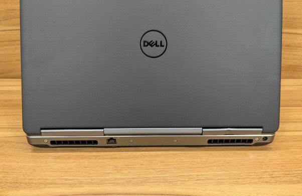 Мобильная рабочая станция Б-класс Dell Precision 7510 / 15.6" (1920x1080) IPS / Intel Core i7-6820HQ (4 (8) ядра по 2.7 - 3.6 GHz) / 32 GB DDR4 / 480 GB SSD / nVidia Quadro M2000M, 4 GB GDDR5, 128-bit / HDMI / Windows 10