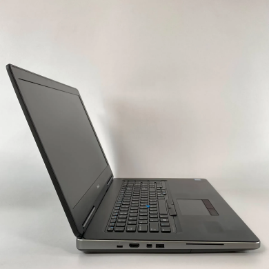 Мобільна робоча станція Б-клас Dell Precision 7720 / 17.3" (1600x900) TN / Intel Core i7-7820HQ (4 (8) ядра по 2.9 - 3.9 GHz) / 16 GB DDR4 / 960 GB SSD / nVidia Quadro P4000, 8 GB GDDR5, 256-bit / HDMI