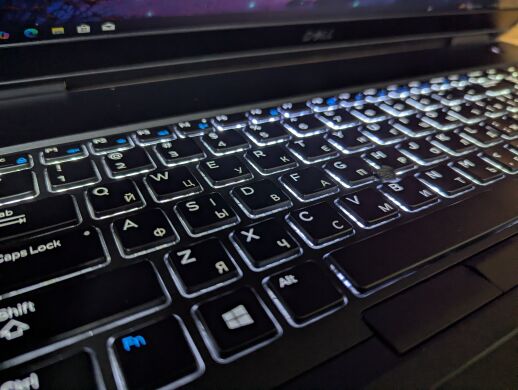 Мобильная рабочая станция Dell Precision 7730 / 17.3" (1920x1080) IPS / Intel Core i7-8850H (6 (12) ядра по 2.6 - 4.3 GHz) / 64 GB DDR4 / 500 GB SSD / nVidia Quadro P3200, 6 GB GDDR5, 192-bit / WebCam / HDMI / Windows 10