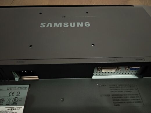 Монитор Samsung SyncMaster 2253LW / 22" (1680x1050) TN / DVI, VGA / VESA 100x100 Монитор Samsung SyncMaster 2253LW / 22" (1680x1050) TN / DVI, VGA / VESA 100x100