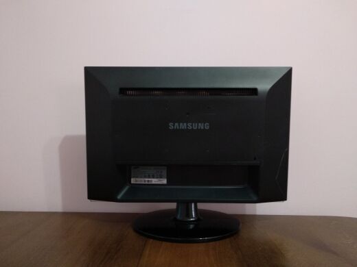 Монитор Samsung SyncMaster 2253LW / 22" (1680x1050) TN / DVI, VGA / VESA 100x100 Монитор Samsung SyncMaster 2253LW / 22" (1680x1050) TN / DVI, VGA / VESA 100x100