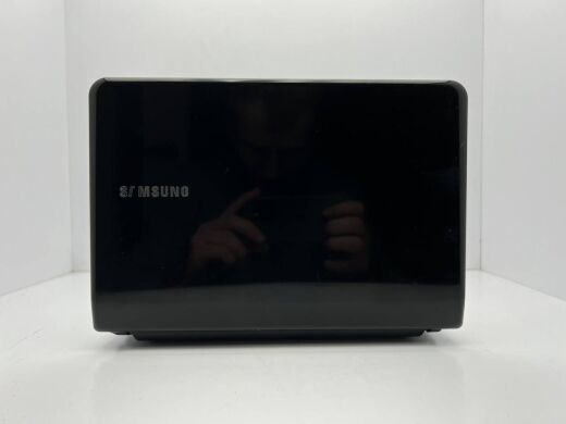 Нетбук Samsung  NC210 / 10.1" (1366x768) TN / Intel Atom N570 (2 (4) ядра по 1.66 GHz) / 2 GB DDR3 / 320 GB HDD / Intel GMA 3150 / WebCam