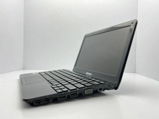 Нетбук Samsung  NC210 / 10.1" (1366x768) TN / Intel Atom N570 (2 (4) ядра по 1.66 GHz) / 2 GB DDR3 / 320 GB HDD / Intel GMA 3150 / WebCam