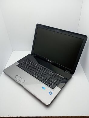 Ноутбук Acer Medion E7222 / 17.3" (1600x900) TN / Intel Core i5-2540M (2 (4) ядра по 2.6 - 3.3 GHz) / 6 GB DDR3 / 120 GB SSD / Intel HD Graphics 3000 / WebCam / Не тримає Ноутбук Acer Medion E7222 / 17.3" (1600x900) TN / Intel Core i5-2540M (2 (4) ядра по 2.6 - 3.3 GHz) / 6 GB DDR3 / 120 GB SSD / Intel HD Graphics 3000 / WebCam / Не тримає