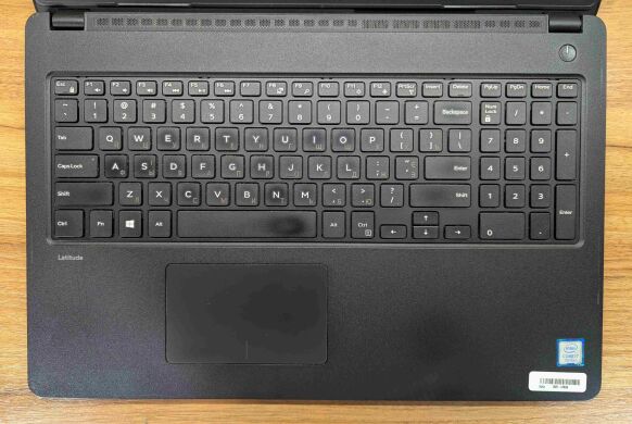 Ноутбук Dell Latitude 3580 / 15.6" (1920x1080) IPS / Intel Core i7-7500U (2 (4) ядра по 2.7 - 3.5 GHz) / 16 GB DDR4 / 500 GB SSD / AMD Radeon R5 M430, 2 GB DDR3, 64-bit / WebCam / Windows 10