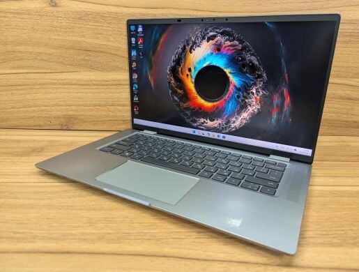 Ультрабук Dell Latitude 9520 / 15" (1920x1080) IPS / Intel Core i5-1145G7 (4 (8) ядра по 2.6 - 4.4 GHz) / 16 GB DDR4 / 256 GB SSD / Intel Iris Xe Graphics / WebCam / HDMI / Windows 11 Ультрабук Dell Latitude 9520 / 15" (1920x1080) IPS / Intel Core i5-1145G7 (4 (8) ядра по 2.6 - 4.4 GHz) / 16 GB DDR4 / 256 GB SSD / Intel Iris Xe Graphics / WebCam / HDMI / Windows 11