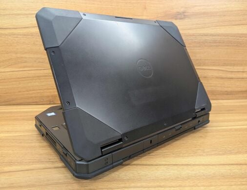 Захищений ноутбук Dell Latitude 14 Rugged 5414 / 14" (1920x1080) IPS Touch / Intel Core i5-6300U (2 (4) ядра по 2.4 - 3.0 GHz) / 16 GB DDR4 / 512 GB SSD / AMD Radeon R7 M360, 2 GB DDR3, 64-bit / Fingerprint / 4G / Windows 10