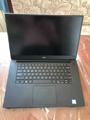 Мобильная рабочая станция Dell Precision 5510 / 15.6" (1920x1080) IPS / Intel Xeon E3-1505M v5 (4 (8) ядра по 2.8 - 3.7 GHz) / 16 GB DDR4 / 256 GB SSD / nVidia Quadro M1000M, 2 GB GDDR5, 128-bit / WebCam Мобильная рабочая станция Dell Precision 5510 / 15.6" (1920x1080) IPS / Intel Xeon E3-1505M v5 (4 (8) ядра по 2.8 - 3.7 GHz) / 16 GB DDR4 / 256 GB SSD / nVidia Quadro M1000M, 2 GB GDDR5, 128-bit / WebCam